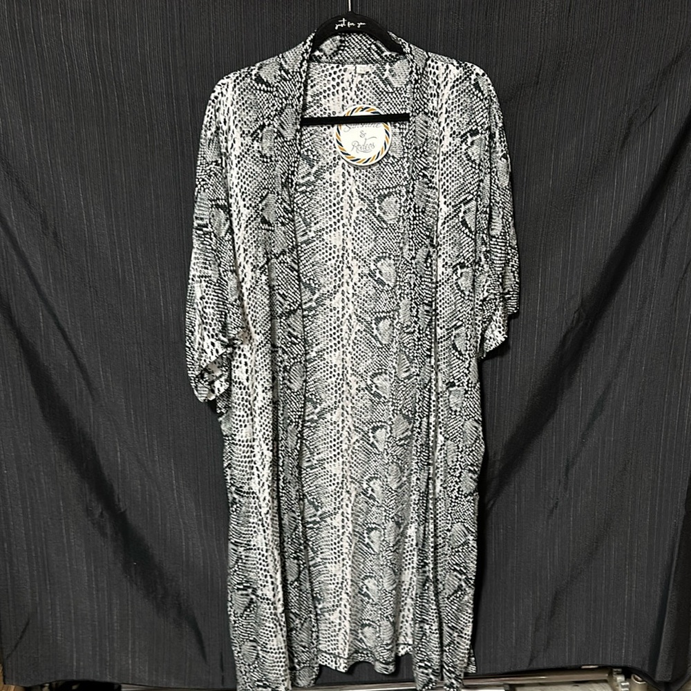 Sunshine & Rodeos Black n white duster‎ / Size One Size / N-33